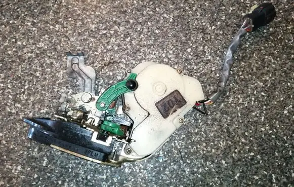 KIA Sorento Front door lock