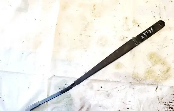 Opel Astra J Front wiper blade arm 13289889