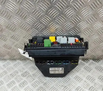 Mercedes-Benz C W204 Fuse module A2129005912 A2129015204