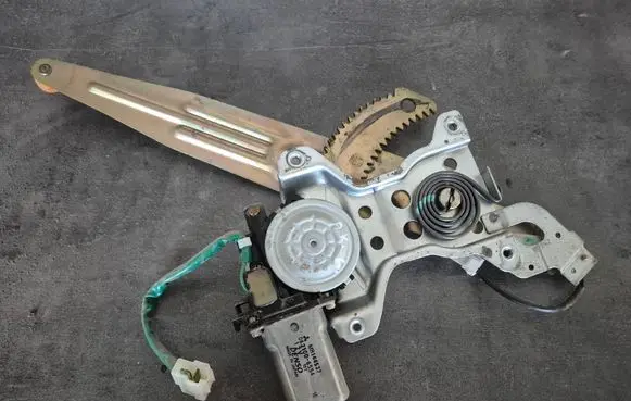 Rear door window regulator with motor