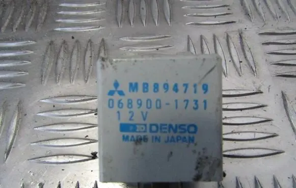 Mitsubishi Colt Other relay mb894719 068900-1731