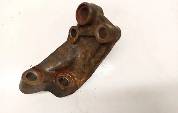 Mazda CX-7 Engine mounting bracket 