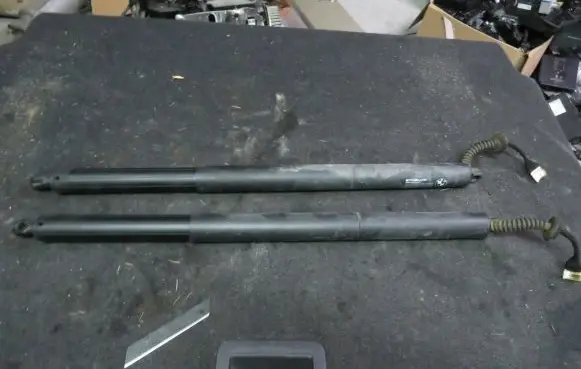 BMW 2 F46 Tailgate strut 