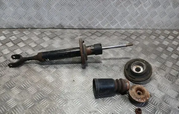 Volkswagen PASSAT B5.5 Front shock absorber/damper
