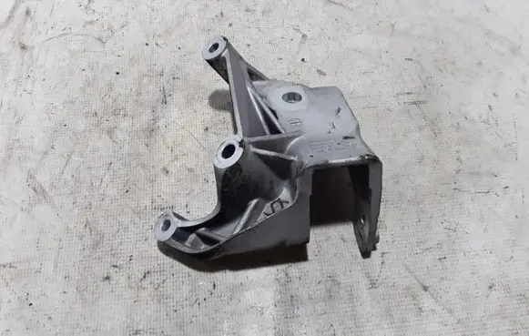 Volvo XC90 Engine mounting bracket 31430470
