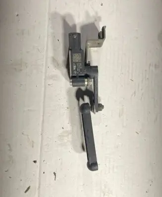 BMW 2 F46 Front height sensor lever 6867646 10172601233