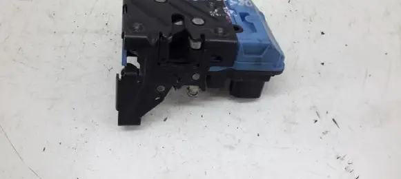 Volvo S80 Front door lock 30663040