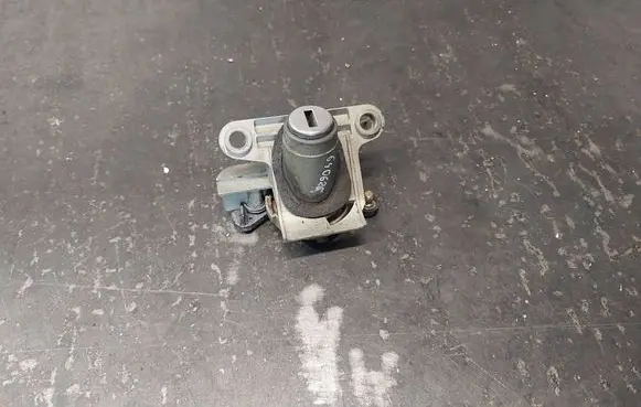 Audi A4 S4 B5 8D Loading door lock 8D5827573
