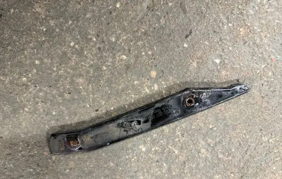 Front bumper mounting bracket