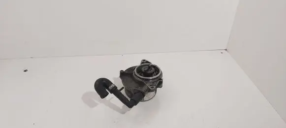 Volkswagen Touareg I Vacuum pump
