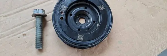 Audi Q3 F3 Crankshaft pulley 06H105243M