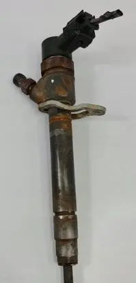 Volvo XC70 Fuel injector 30777526