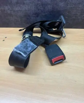 Audi A4 S4 B5 8D Middle seatbelt buckle (rear) 00065980