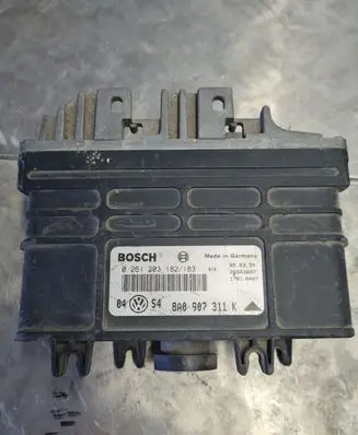 Volkswagen Golf III Engine control unit/module 8A0907311K 0261203182 0261203183