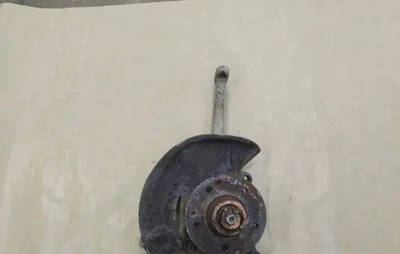 Mercedes-Benz CLK A208 C208 Front wheel hub 2027501