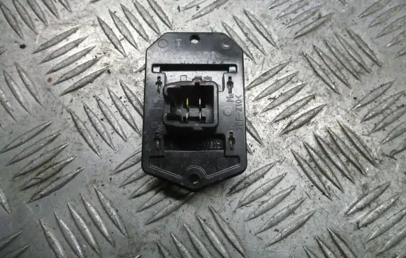 Toyota Yaris Heater blower fan relay 