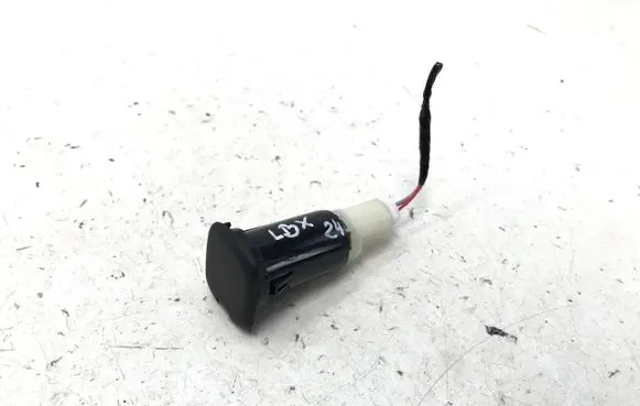 Lexus LBX Cigarette lighter front 
