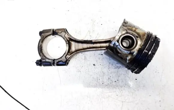 Toyota Avensis T250 Piston with connecting rod