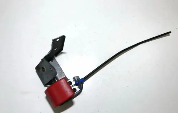 Volvo S40, V40 Engine bonnet (hood) release handle