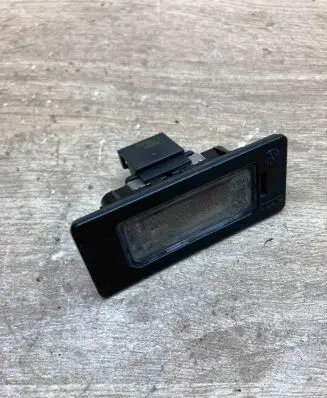 Volkswagen PASSAT B6 Number plate light 8T0943021