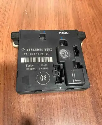 Mercedes-Benz E W211 Door control unit/module 2118201526 356805