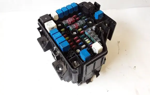 Hyundai Sonata Fuse module 9522429850