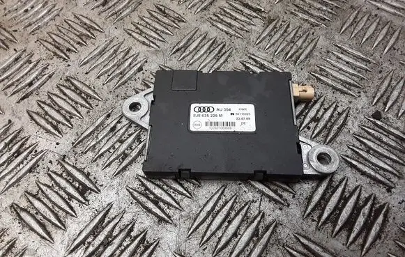 Audi TT TTS Mk2 Aerial GPS antenna 8J8035225M