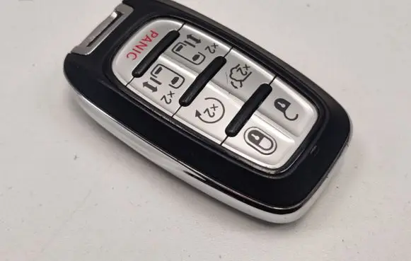 Chrysler Pacifica Ignition key/card 68217832AC