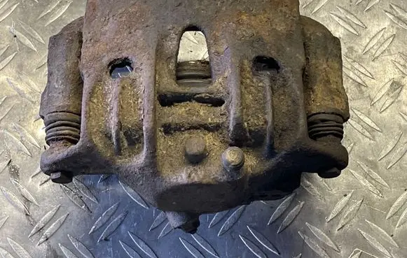 Volkswagen Transporter - Caravelle T4 Front brake caliper