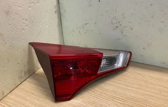 Toyota RAV 4 (XA40) Tailgate rear/tail lights