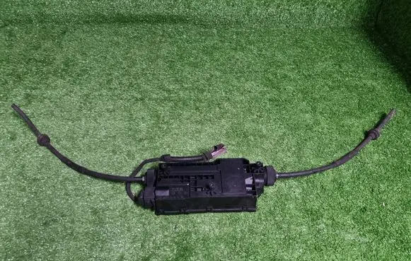 BMW X5 F15 Hand brake control module 6882652