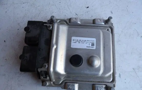 Fiat 500L Engine control unit/module 0261S09313 55251621 1039S70405