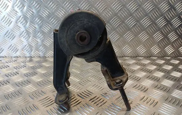 Toyota Corolla Verso E121 Engine mount bracket