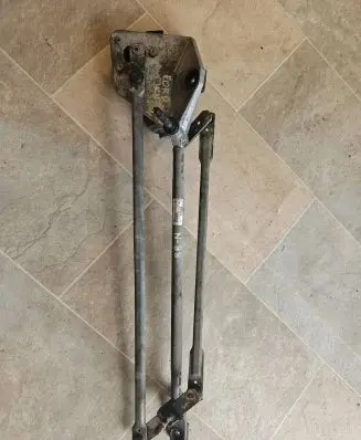 Front wiper linkage and motor