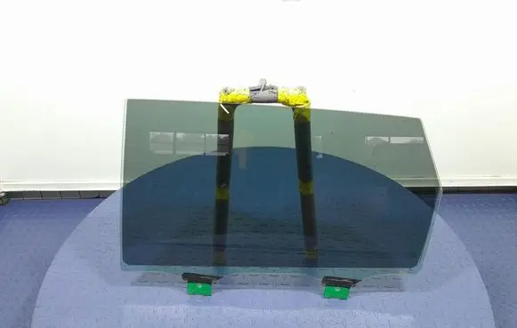 Audi Q7 4L Rear door window glass 4M0845025