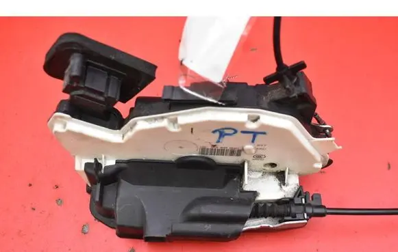 Seat Leon (5F) Rear door lock 5K4839016Q