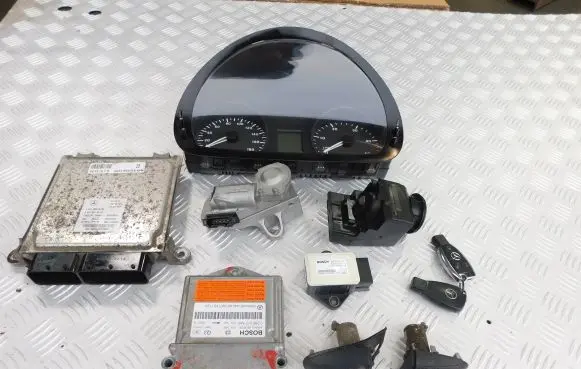 Mercedes-Benz Sprinter W906 Engine ECU kit and lock set A6519002600 R0414A009A A6519012200
