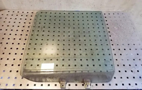 Opel Frontera B Rear door window glass