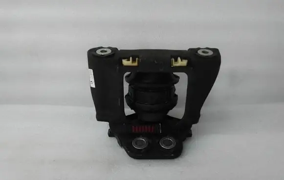 Volvo XC90 Engine mount bracket 31480353
