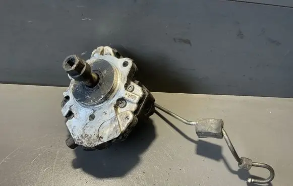 BMW 3 E90 E91 Fuel injection high pressure pump 7788670 0445010045