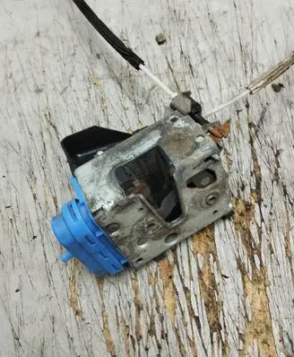 Audi A6 S6 C4 4A Rear door lock