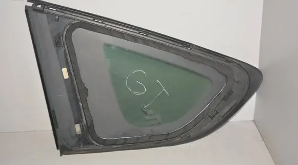 BMW 2 F46 Rear side window