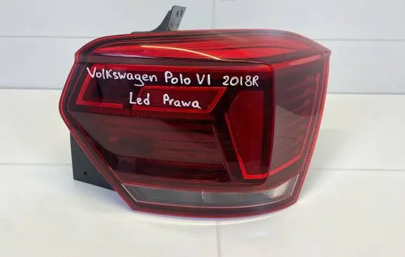 Tailgate rear/tail lights