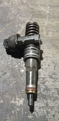 Volkswagen Golf V Fuel injector 0414720215