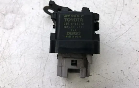 Toyota Avensis T270 Glow plug pre-heat relay 2861067010