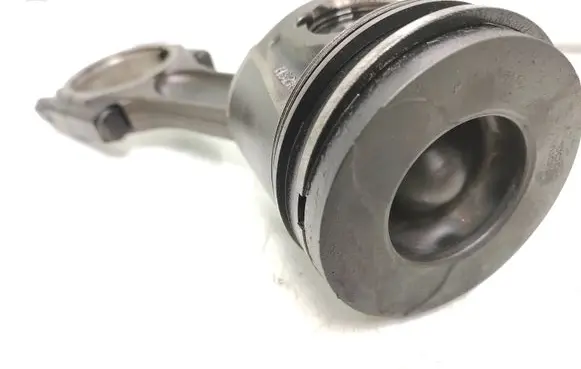 Ford Galaxy Piston with connecting rod 085190