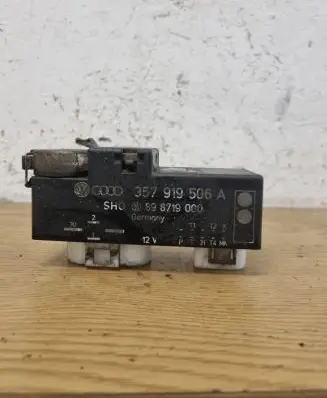 Volkswagen PASSAT B4 Coolant fan relay 357919506