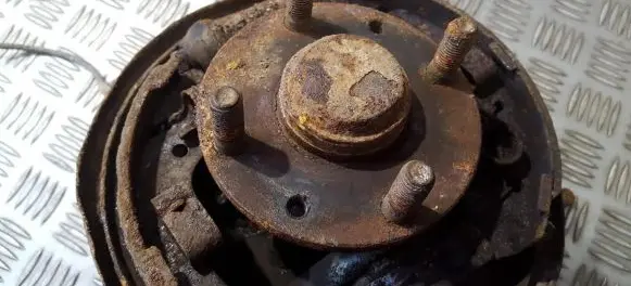 Mazda 323 F Rear wheel hub