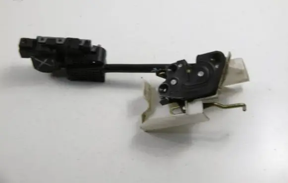 Hyundai Sonata Rear door lock