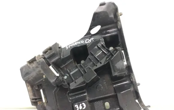 Volvo XC70 Fender mounting bracket 31214961